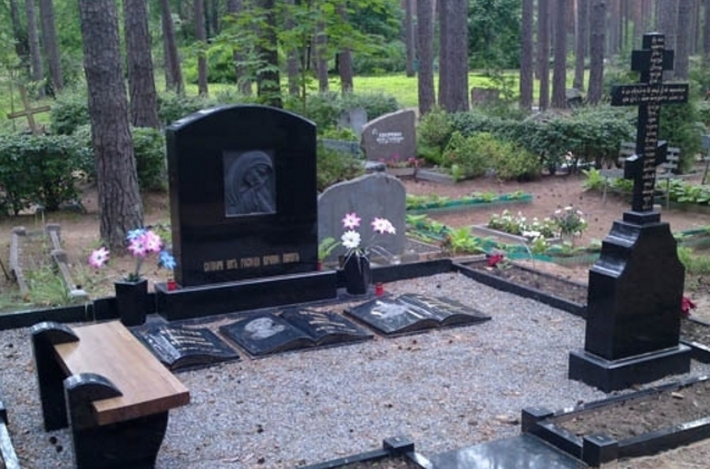 мемориальный комплекс из гранита с крестом православный