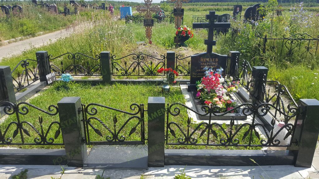 Ограда с элементами