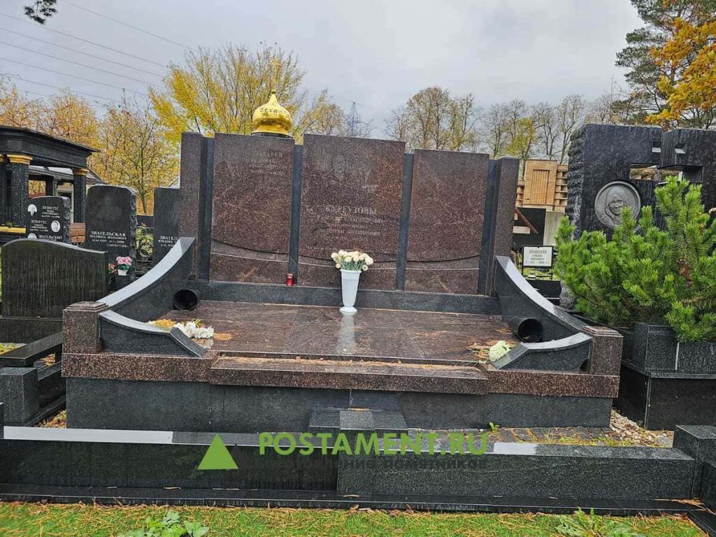 Комплекс семейное захоронение на могилу