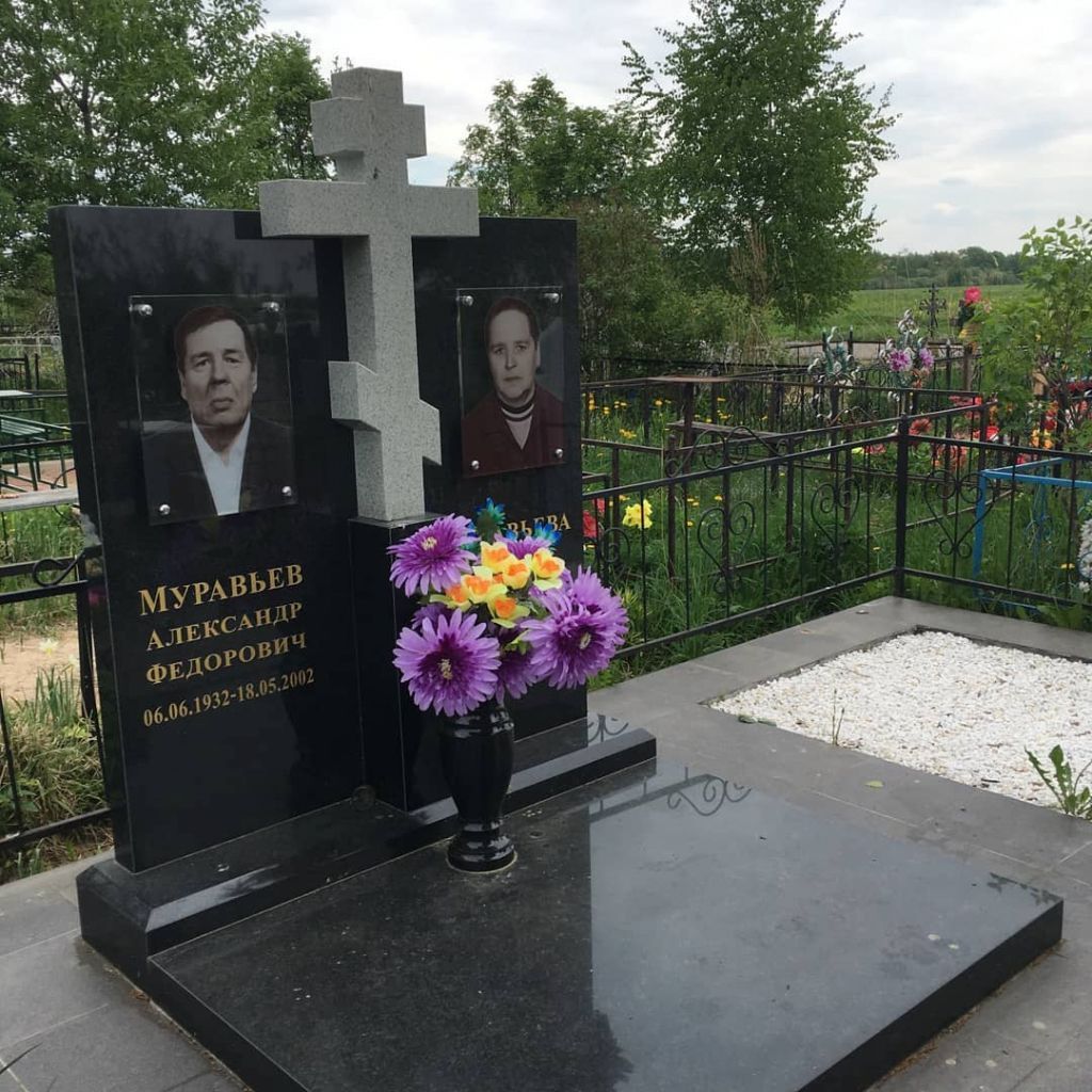 Памятник на двоих со стеклом