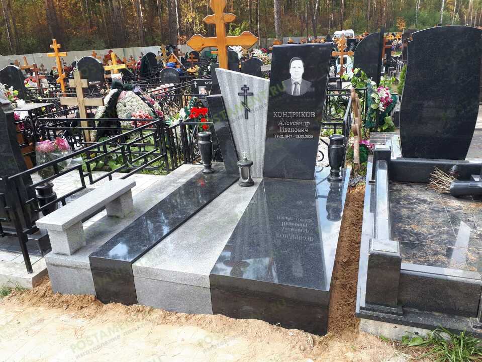 Комплекс из гранита Цветок Урала Комплекс из гранита Цветок Урала