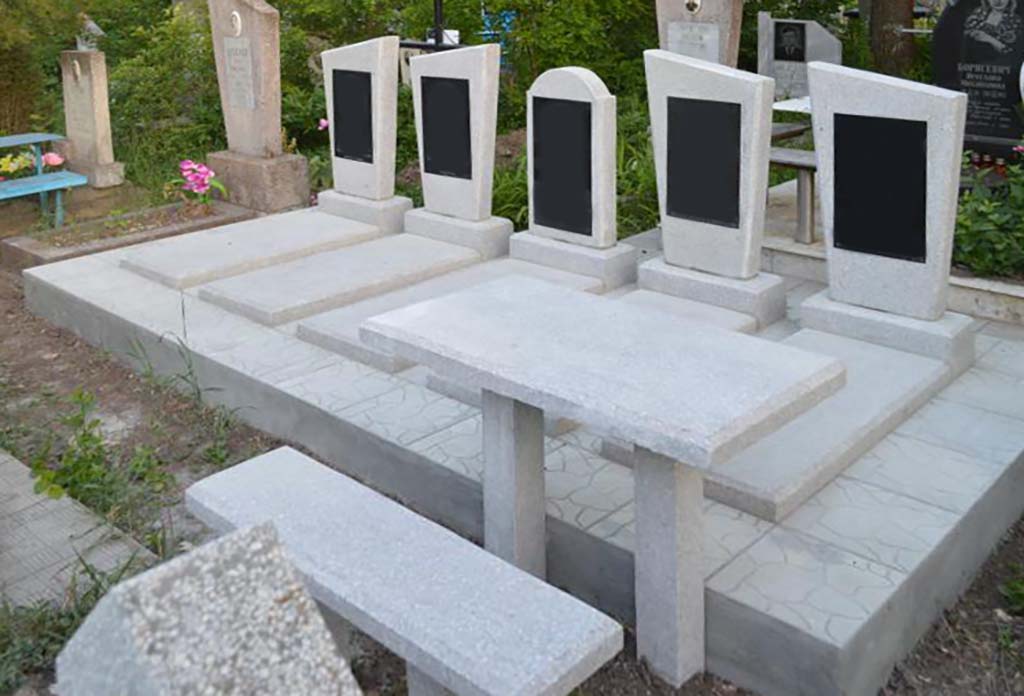 Памятники из мраморной крошки