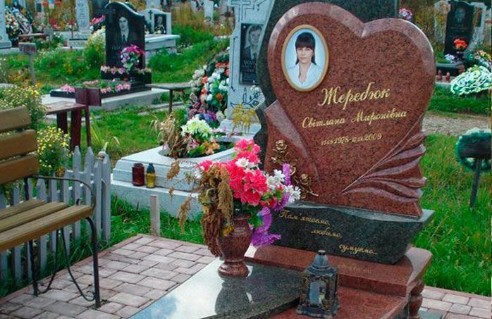 Сусальное золото на надгробии