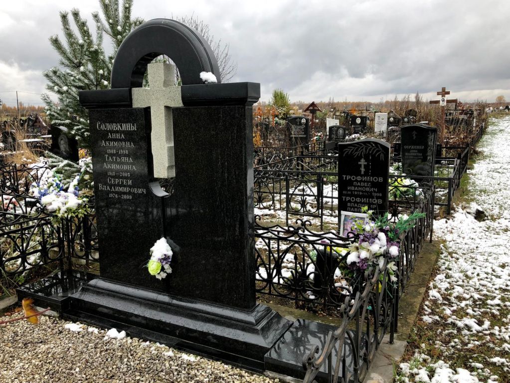 Крест из Мансуровского гранита