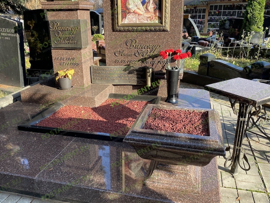 Каменная крошка в цветнике и вазоне