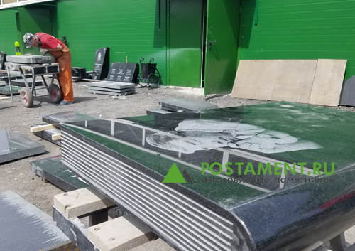 Изготовление памятников в Павловском Посаде - за работой