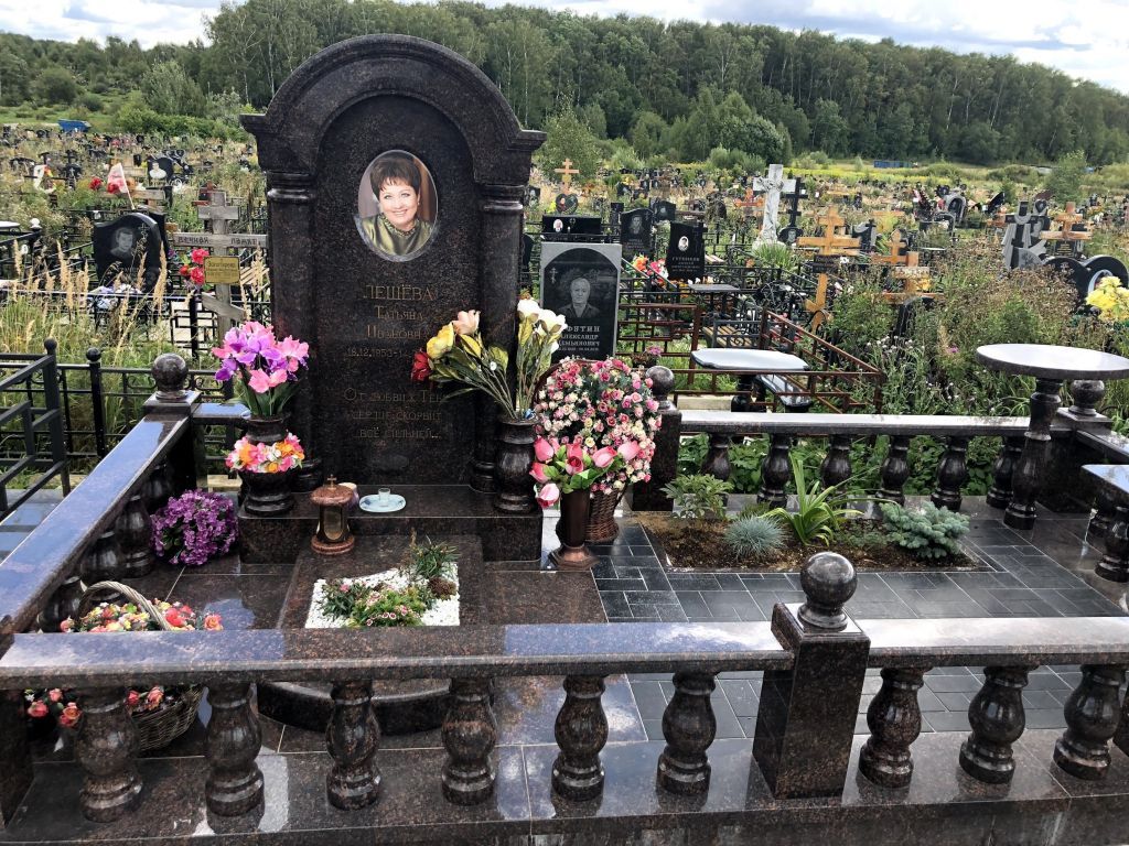 Памятник из Дымовского гранита