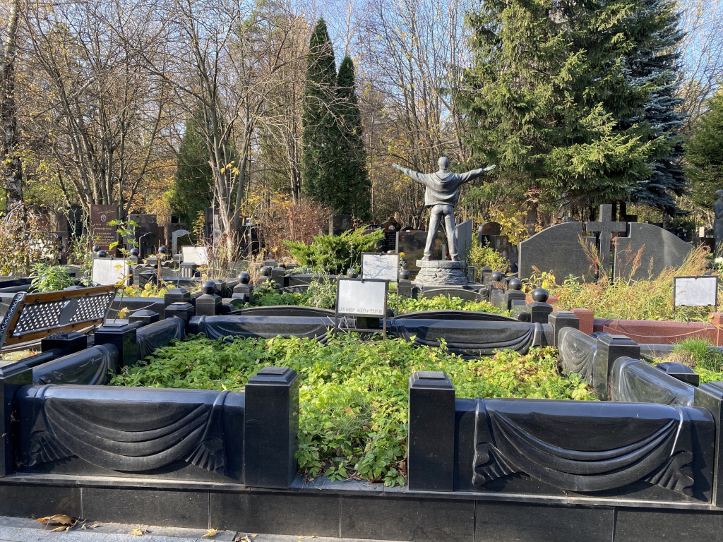 Цоколь из натурального гранита