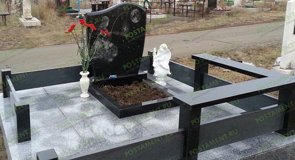 Комплекс с серым и черным гранитом