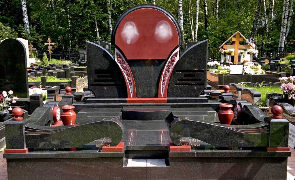 Памятник из кварцита