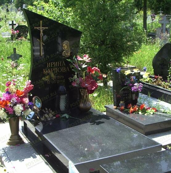 Фигурка Мадонны барельефом