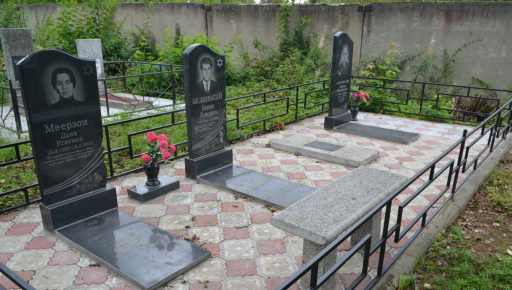 Семейный комплекс на могилу