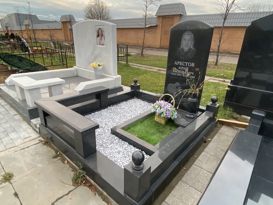 Угловая скамейка