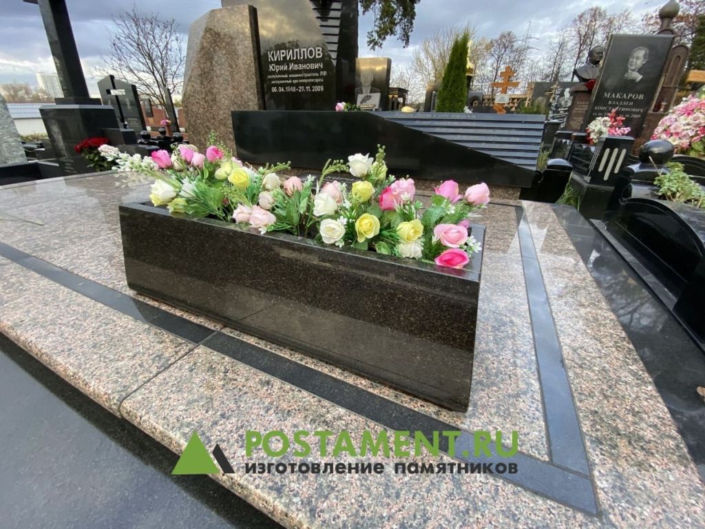 Облицовка цоколя гранитом фото