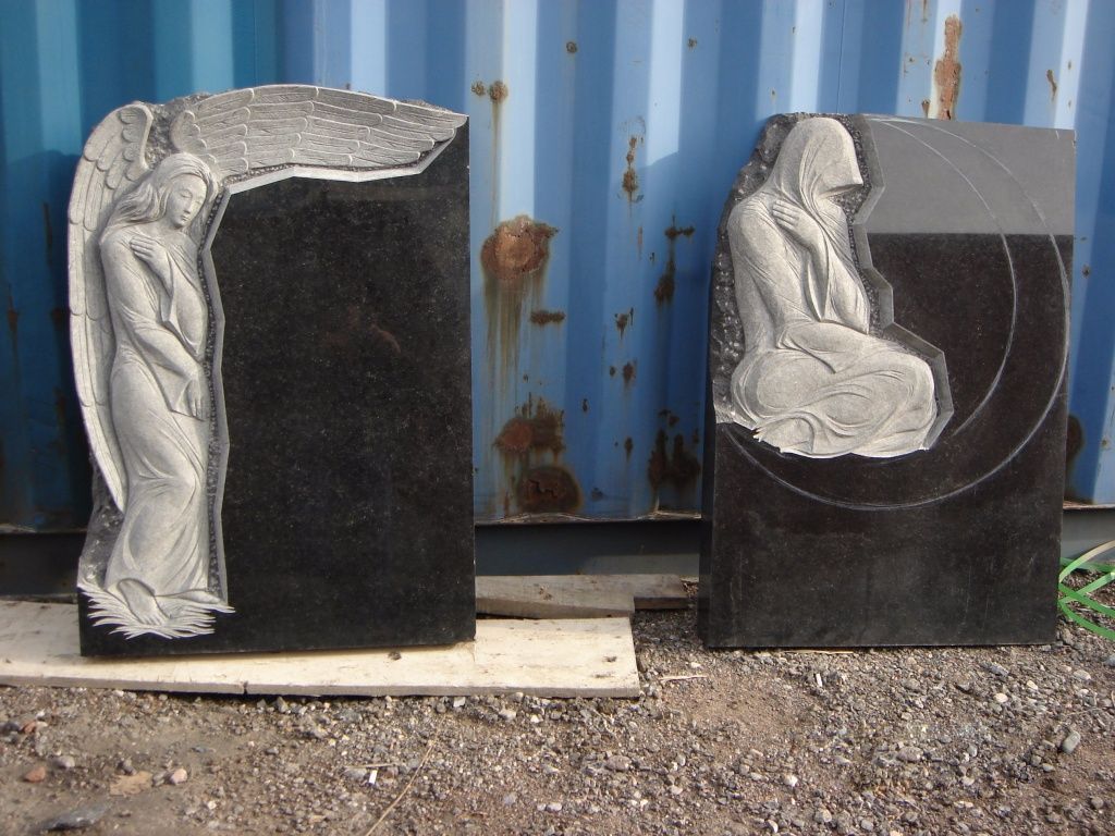 Памятник-ангел резной