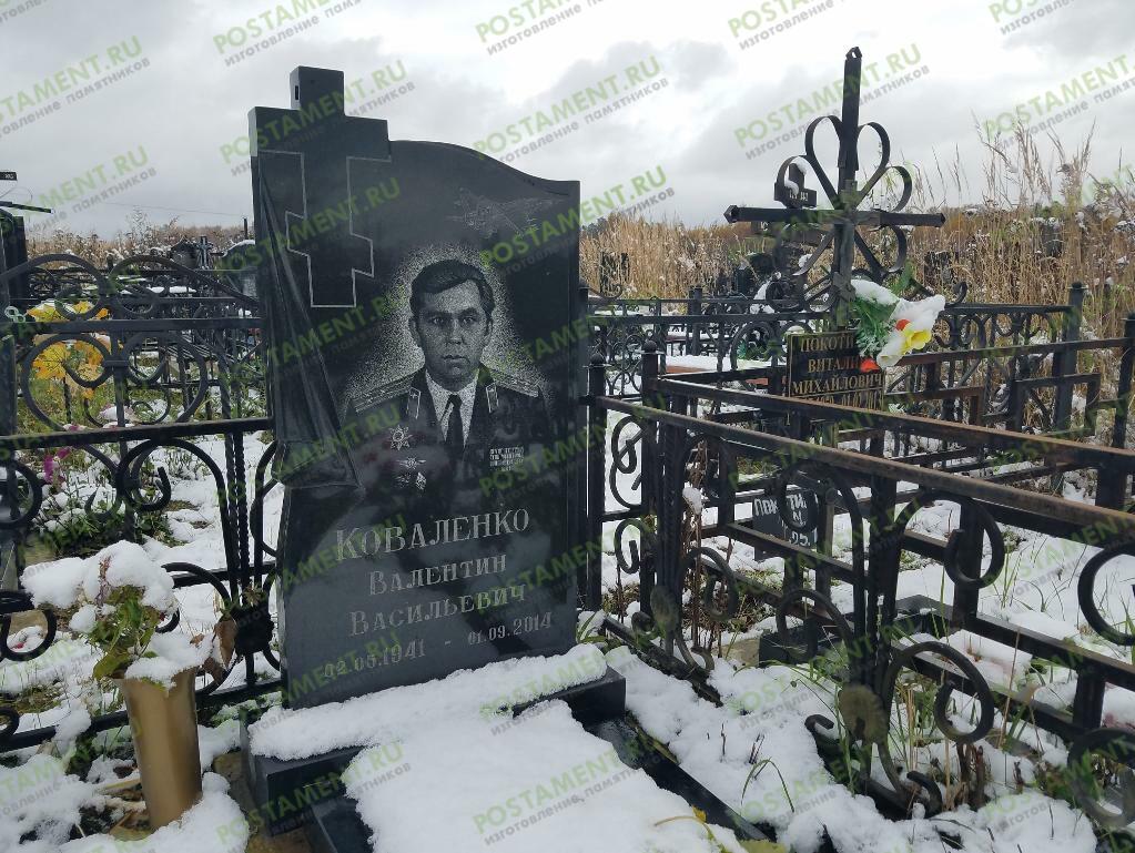 Памятник с тканью из габбро диабаза