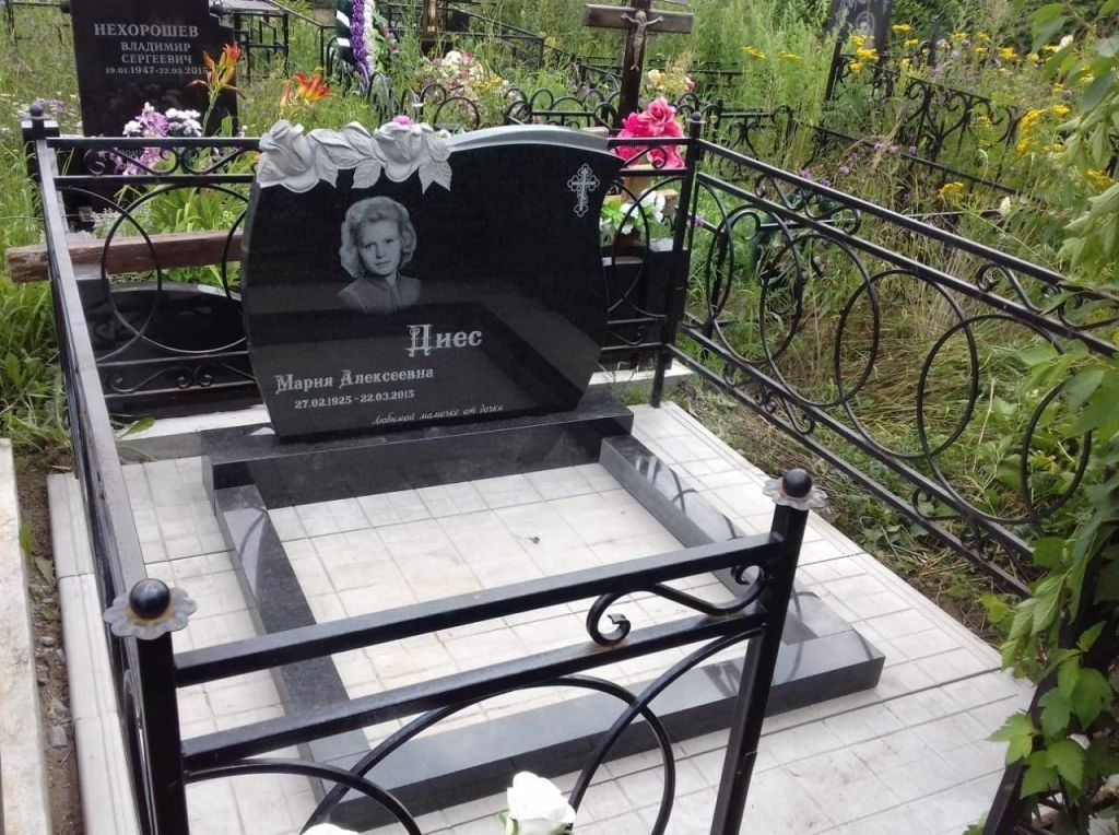 Общий памятник для папы и мамы