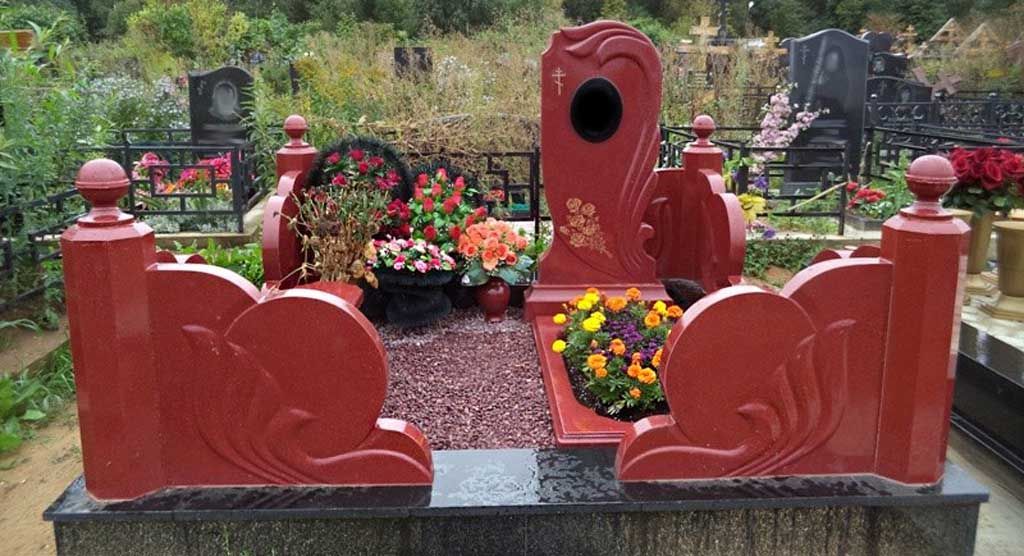 Фигурная модель из гранита Шокша