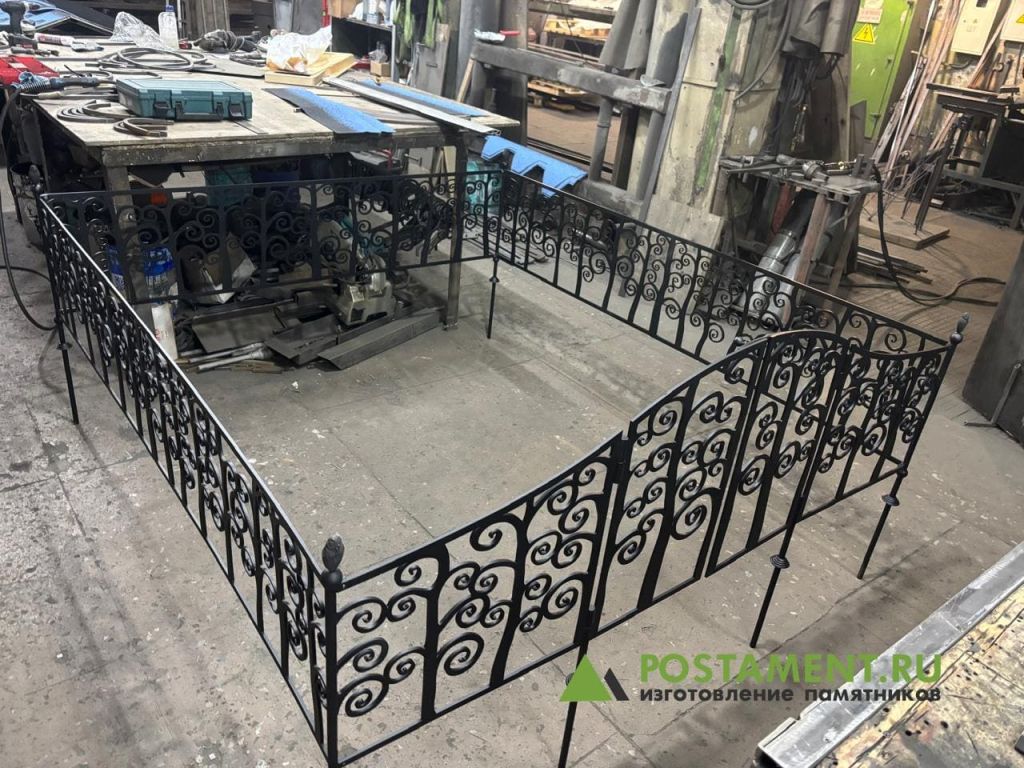Кованая ограда по эскизу клиента