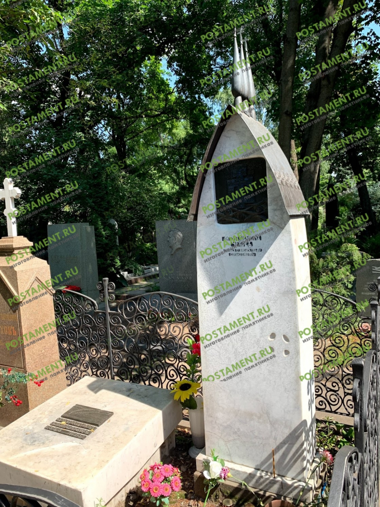 Надгробие из мрамора Чехову