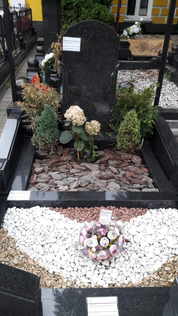 Оформление могилы щебнем 2