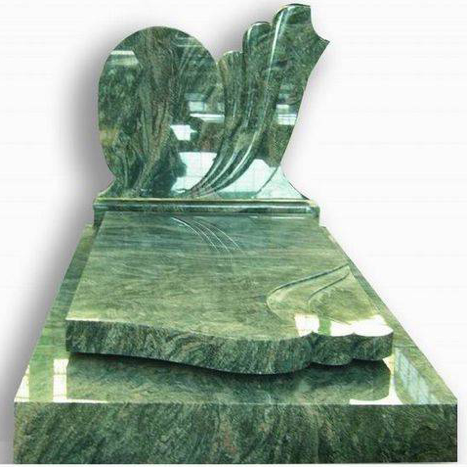 Памятник из зеленого мрамора Памятник из зеленого мрамора