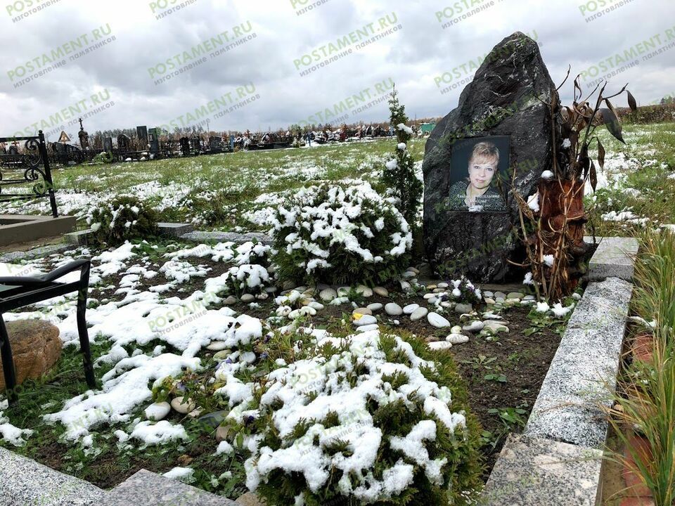 Валун из гранита Амфиболит