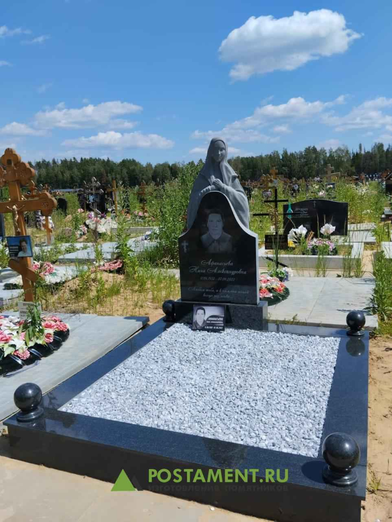 Памятник со скорбящей на Ястребках нашей гранитной мастерской