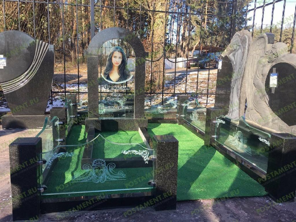 Ограда с ангелом