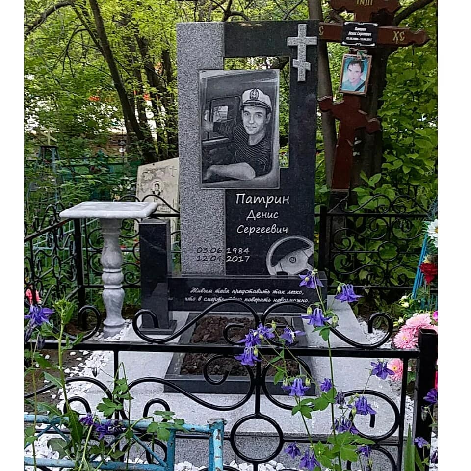 Комбинированный памятник с черным Габбро