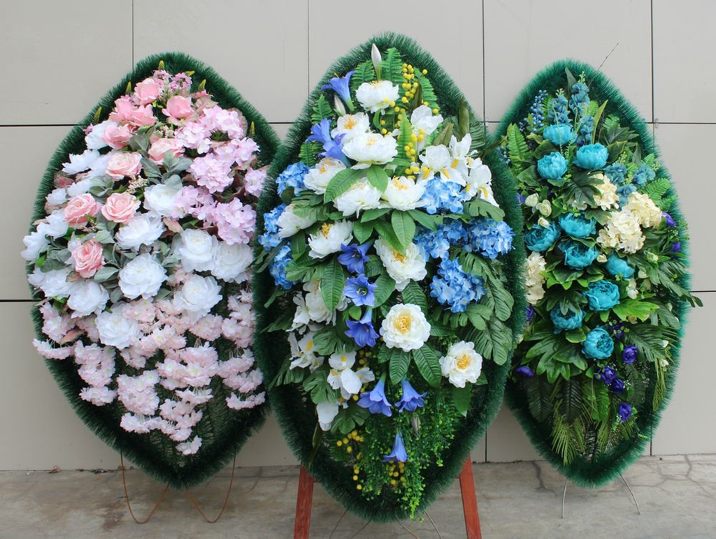 Букет с синими цветами