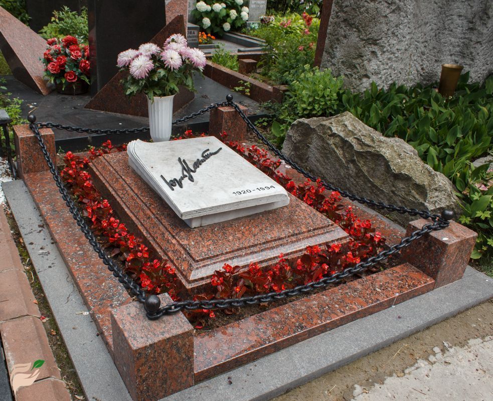 Красивое оформление памятника