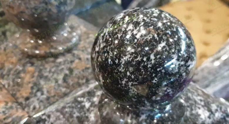 Шар гранитный