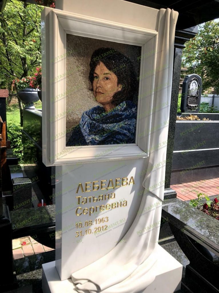 Стела из мрамора Коелга