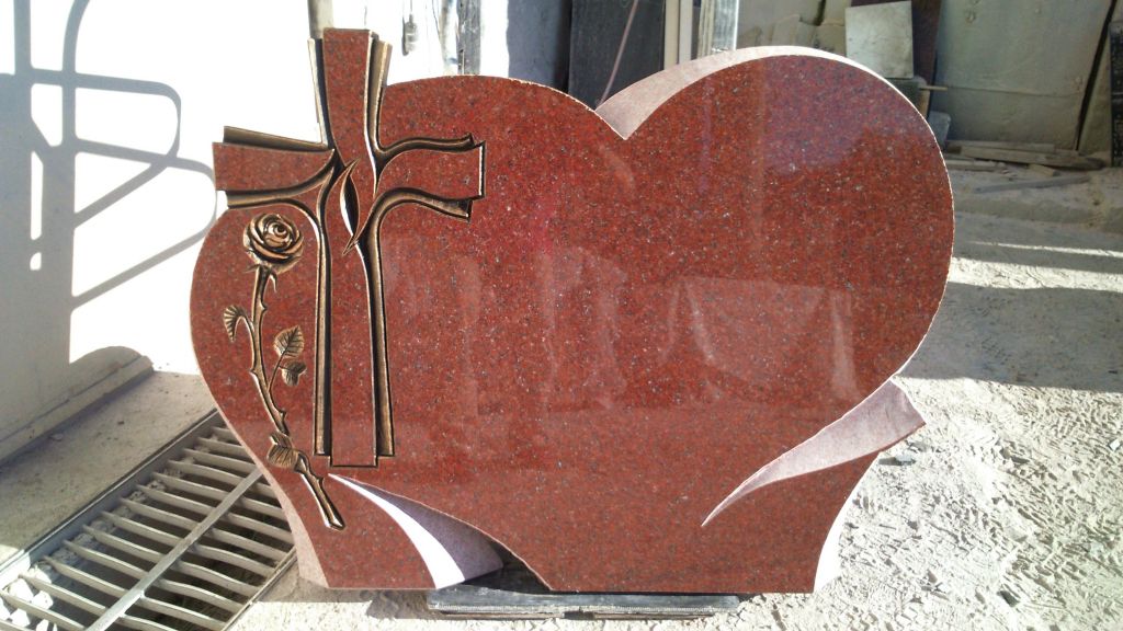 Стела в форме сердца с бронзовым покрытием
