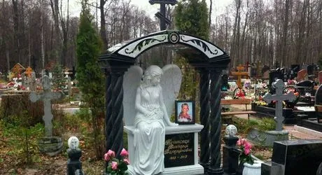 Как выбрать цвет памятника и подобрать к нему оформление 