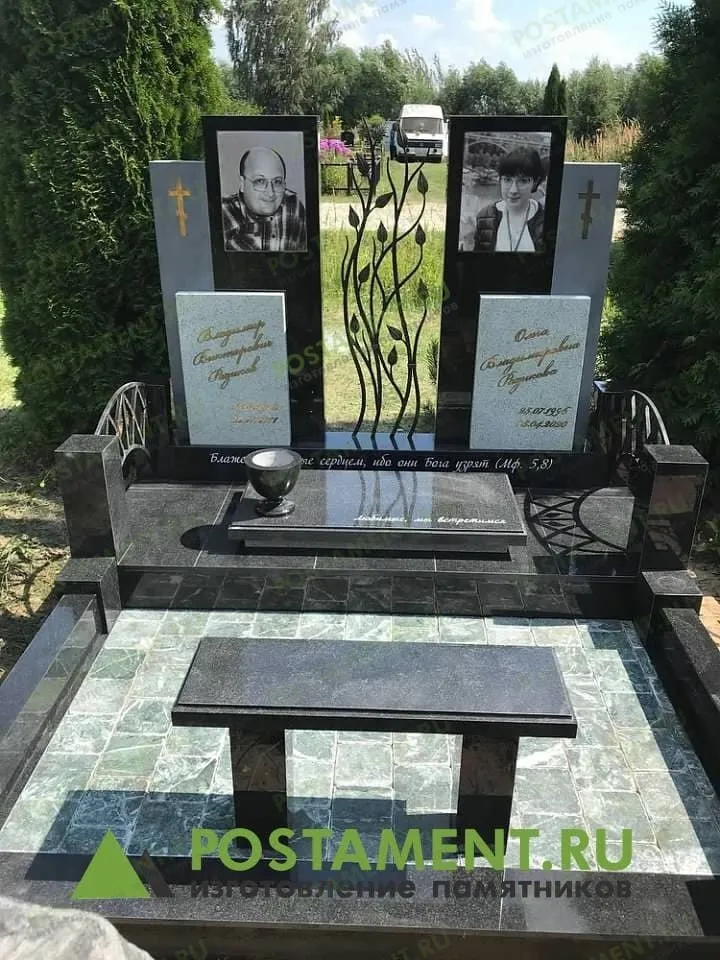 Памятник с цветником на двойную могилу