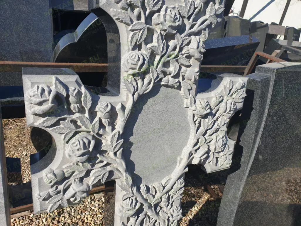 Крест розами из камня