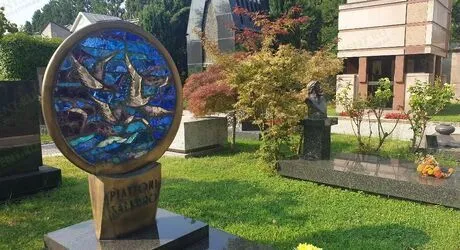 Памятники из стекла на могилу