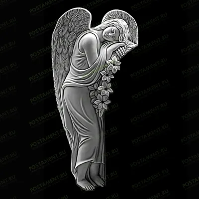 Фигура ангела, склонившего голову, на памятнике