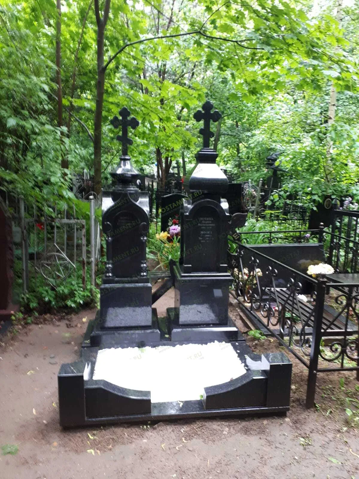 2 часовни из Габбро на Ваганьковском кладбище