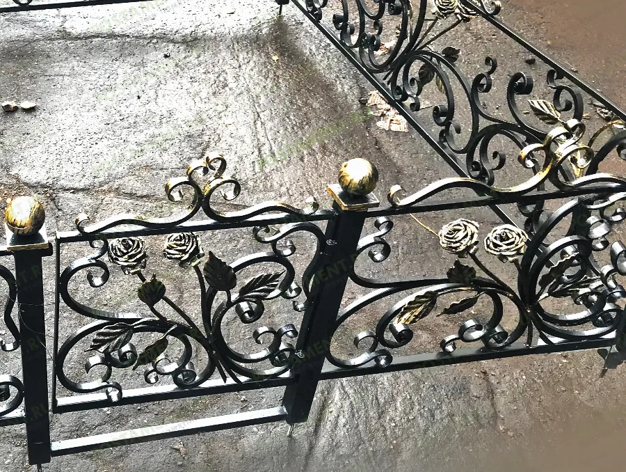 Ограда с коваными розами 34041