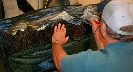 Цветные изображения на памятниках