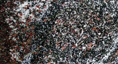 Памятники из гранита Гранатовый Амфиболит