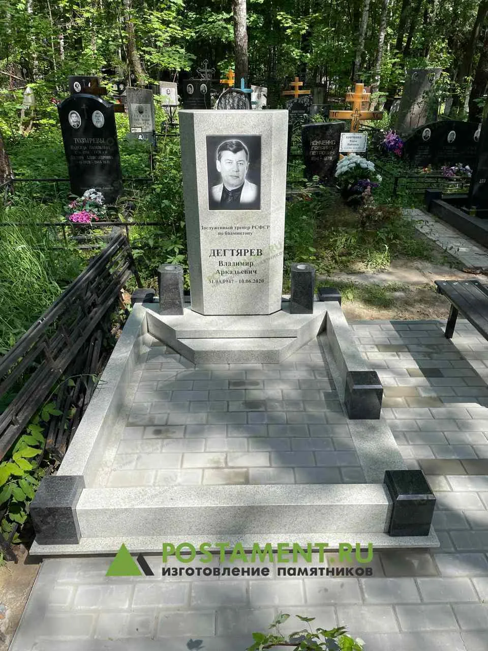 Комплекс из мансуровского гранита мужчине