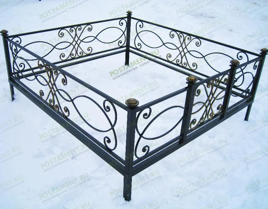 Кованое ограждение на кладбище 34021