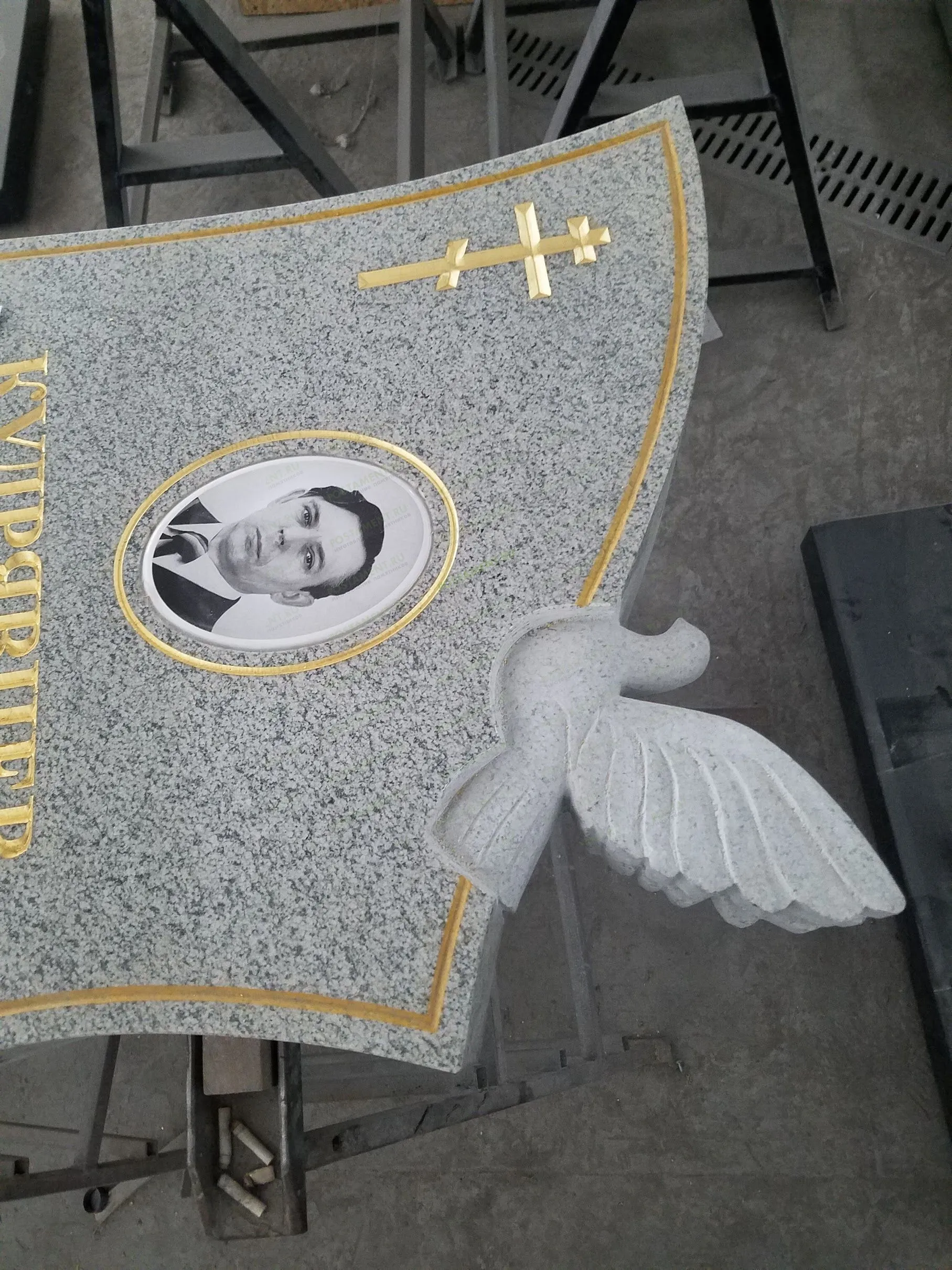 Оформление светлого гранита