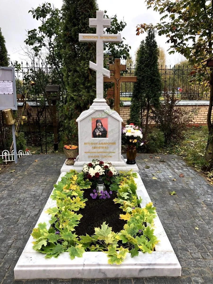 Крест из мрамора Коелга восьмиконечный