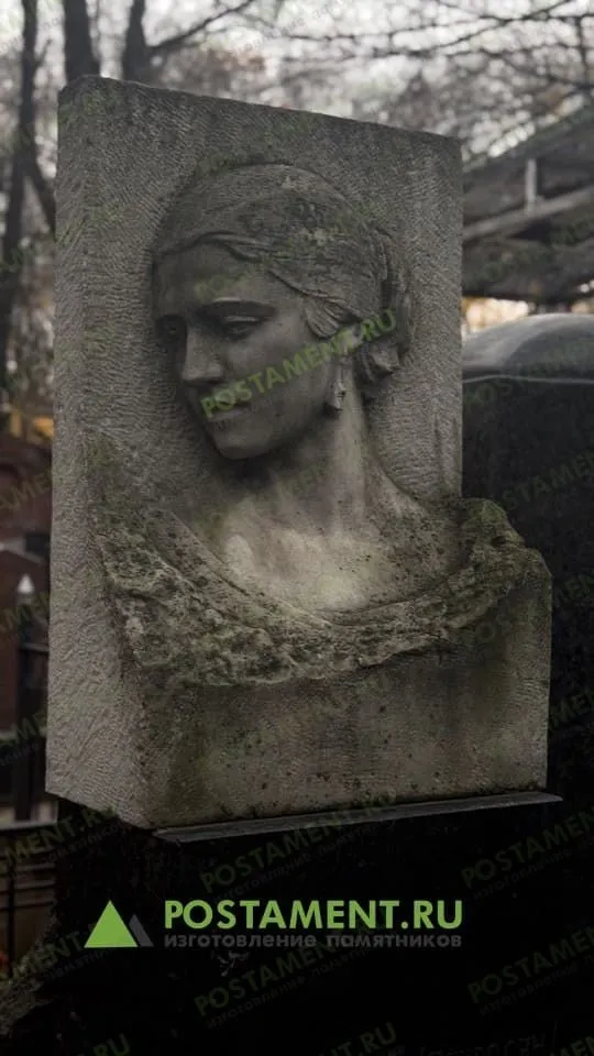 Барельеф женщины