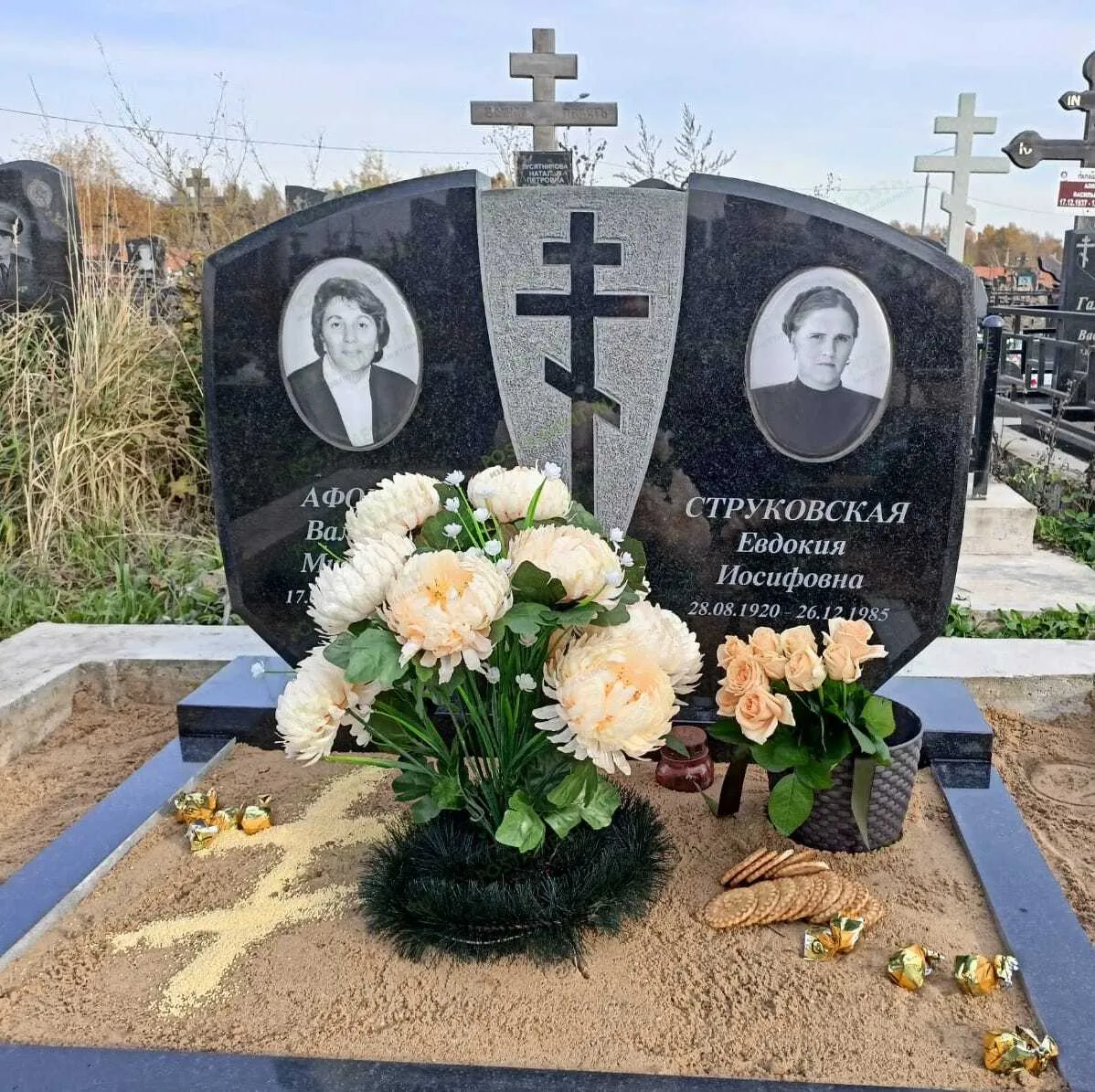 Пример горизонтального семейного памятника